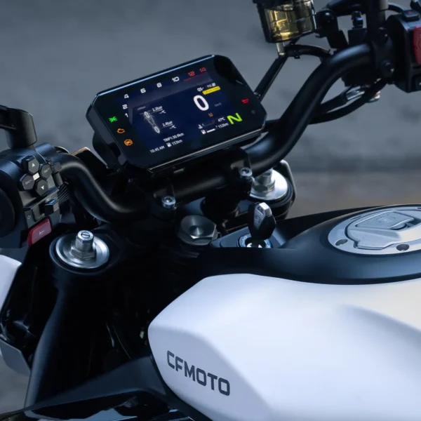675NK CFMOTO panel control 2026
