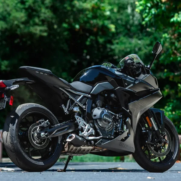 Detalle Suzuki GSX-8R 01