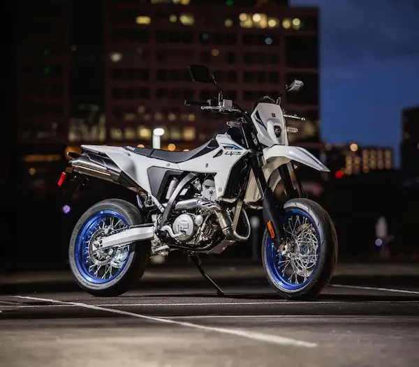 Suzuki DR z4sm blanca