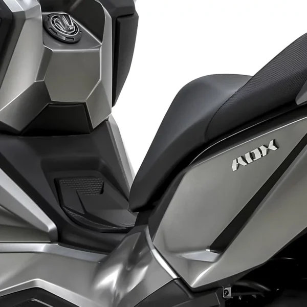 SYM ADX 300 scooter crossover depósito gasolina