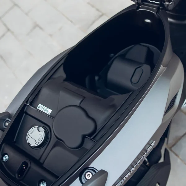 Sym Symphony SR 125 2026 bajo asiento
