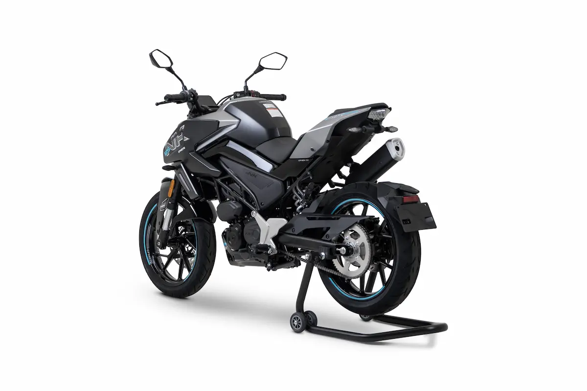 4 CFMOTO 125NK negro 2025