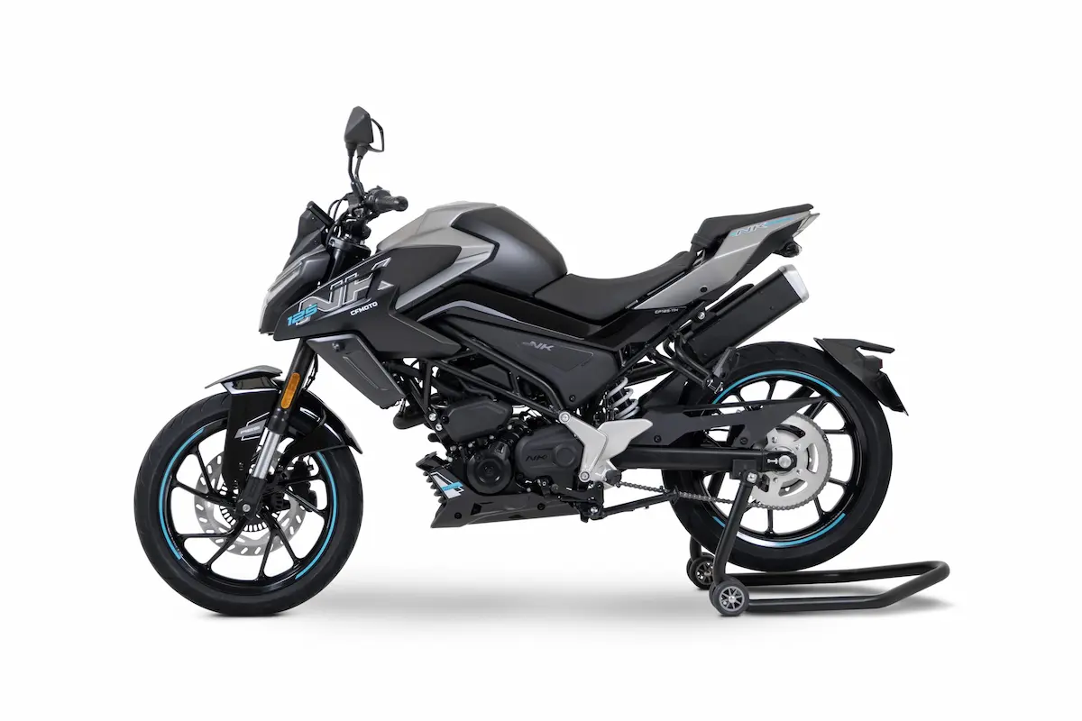 5 CFMOTO 125NK negro 2025