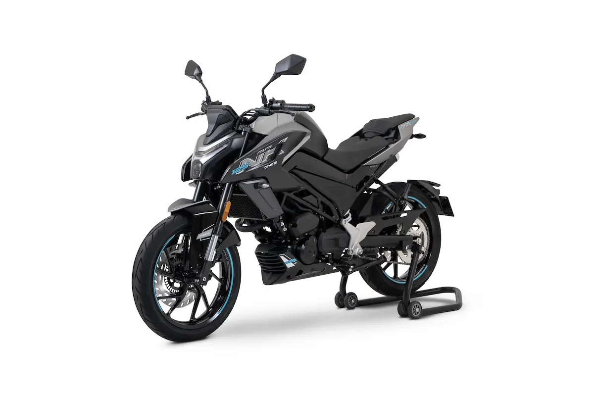 6 CFMOTO 125NK negro 2025
