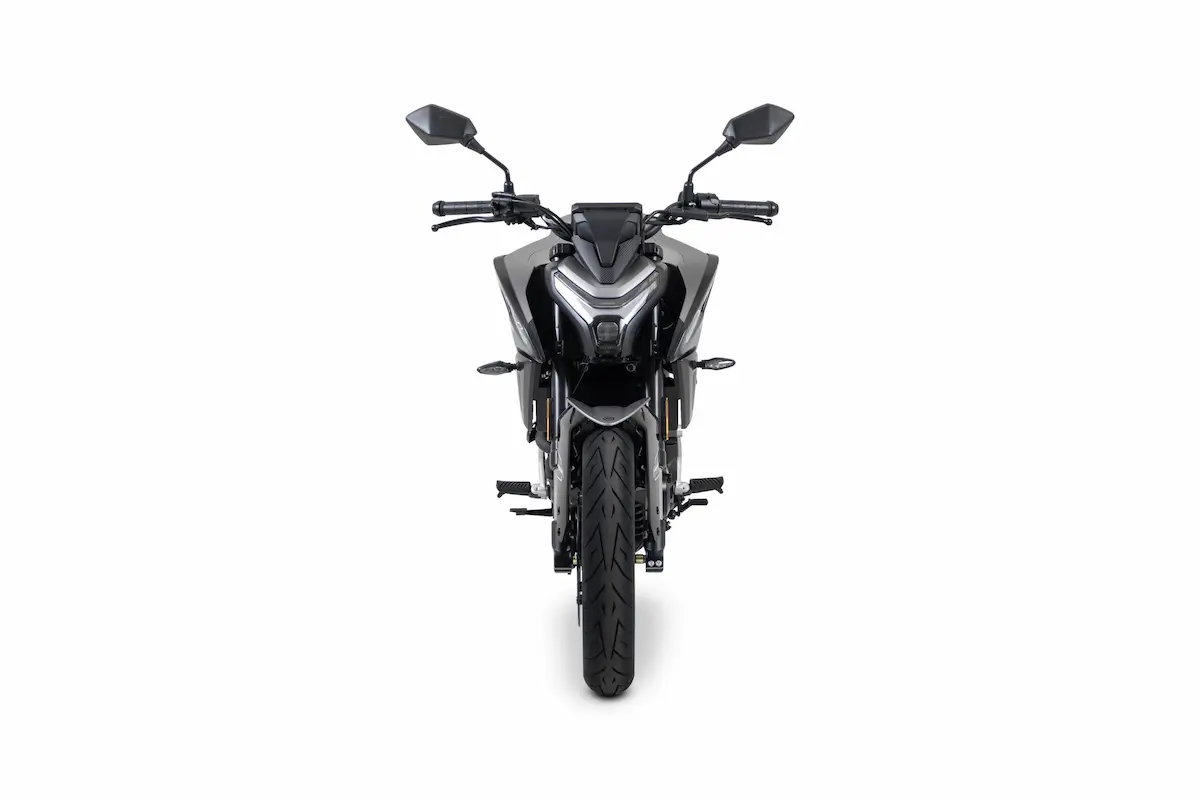 7 CFMOTO 125NK negro 2025