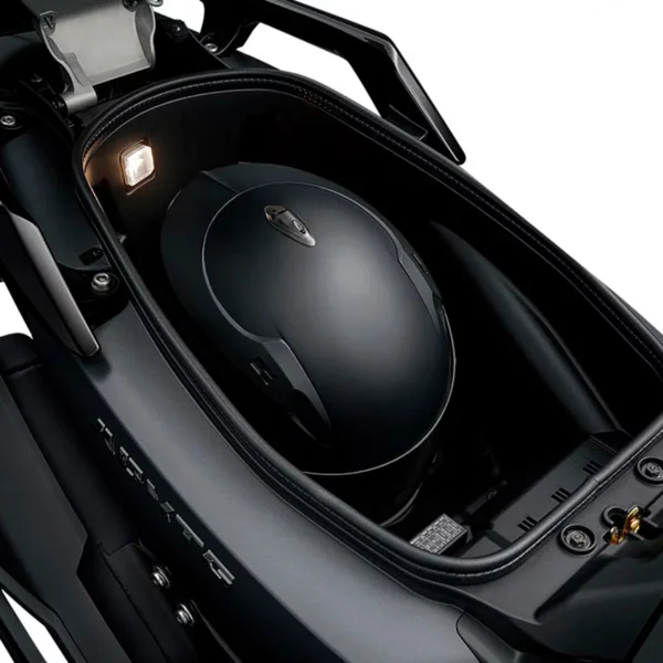 Sym adxtg 400 scooter crossover espacio bajo asiento luz cortesia